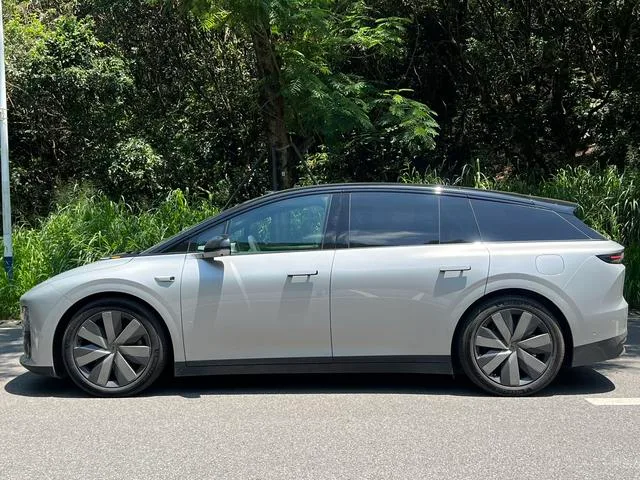 Li Auto i6 2025 Полный привод Стандартная версия экстерьер фото 3 Li Auto i6 2025 Полный привод Стандартная версия экстерьер фото 3