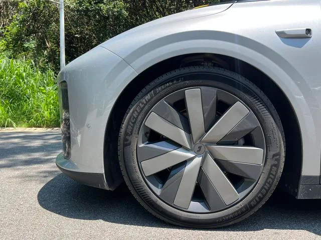 Li Auto i6 2025 Полный привод Стандартная версия экстерьер фото 9 Li Auto i6 2025 Полный привод Стандартная версия экстерьер фото 9
