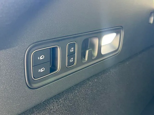 Li Auto i6 2025 Полный привод Стандартная версия интерьер фото 17 Li Auto i6 2025 Полный привод Стандартная версия интерьер фото 17