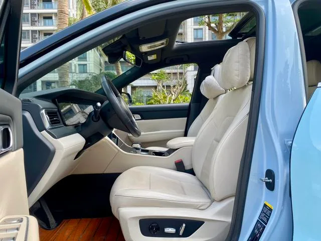 Li Auto ONE 2021 extended range 6 Seat plate exterior photo 4