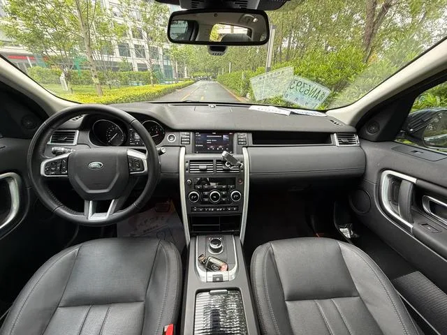 Land Rover Discovery Sport 2017 2.0T HSE interior photo 8 Land Rover Discovery Sport 2017 2.0T HSE interior photo 8