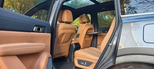 Li Auto ONE 2020 extended range 6 Seat plate interior photo 11 Li Auto ONE 2020 extended range 6 Seat plate interior photo 11