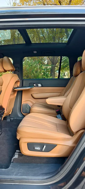 Li Auto ONE 2020 extended range 6 Seat plate interior photo 12 Li Auto ONE 2020 extended range 6 Seat plate interior photo 12