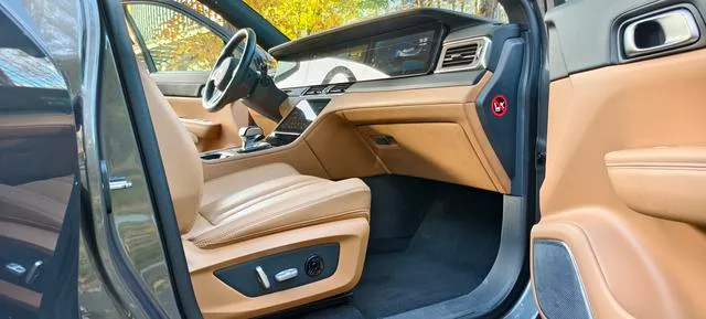 Li Auto ONE 2020 extended range 6 Seat plate interior photo 14 Li Auto ONE 2020 extended range 6 Seat plate interior photo 14