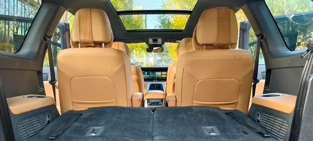 Li Auto ONE 2020 extended range 6 Seat plate interior photo 16 Li Auto ONE 2020 extended range 6 Seat plate interior photo 16
