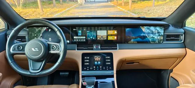 Li Auto ONE 2020 extended range 6 Seat plate interior photo 20 Li Auto ONE 2020 extended range 6 Seat plate interior photo 20