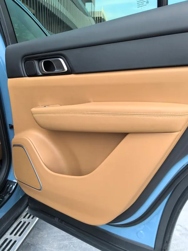 Li Auto ONE 2021 extended range 6 Seat plate exterior photo 4 Li Auto ONE 2021 extended range 6 Seat plate exterior photo 4