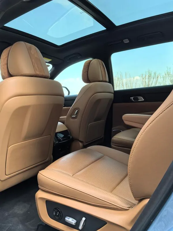 Li Auto ONE 2021 extended range 6 Seat plate interior photo 11 Li Auto ONE 2021 extended range 6 Seat plate interior photo 11