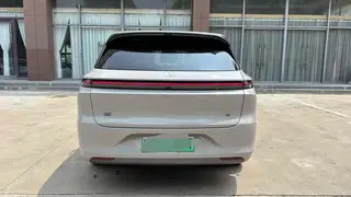 Li Auto L6 2024 Max Версия интерьер фото 10
