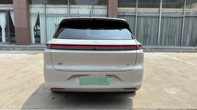 Li Auto L6 2024 Max Версия интерьер фото 10