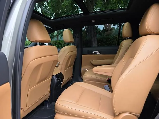 Li Auto ONE 2021 extended range 6 Seat plate exterior photo 6 Li Auto ONE 2021 extended range 6 Seat plate exterior photo 6