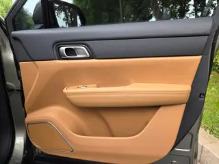 Li Auto ONE 2021 extended range 6 Seat plate interior photo 9 Li Auto ONE 2021 extended range 6 Seat plate interior photo 9