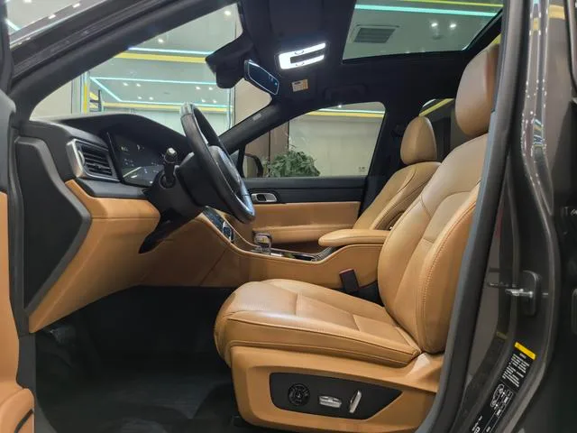 Li Auto ONE 2021 extended range 6 Seat plate interior photo 12