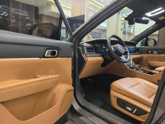 Li Auto ONE 2021 extended range 6 Seat plate interior photo 13