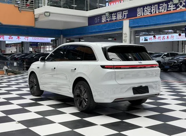 Li Auto L6 2024 Pro Версия интерьер фото 9