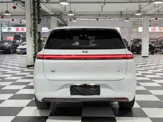 Li Auto L6 2024 Pro Версия интерьер фото 10