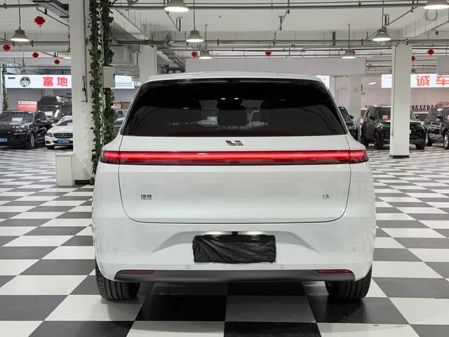 Li Auto L6 2024 Pro Версия интерьер фото 10
