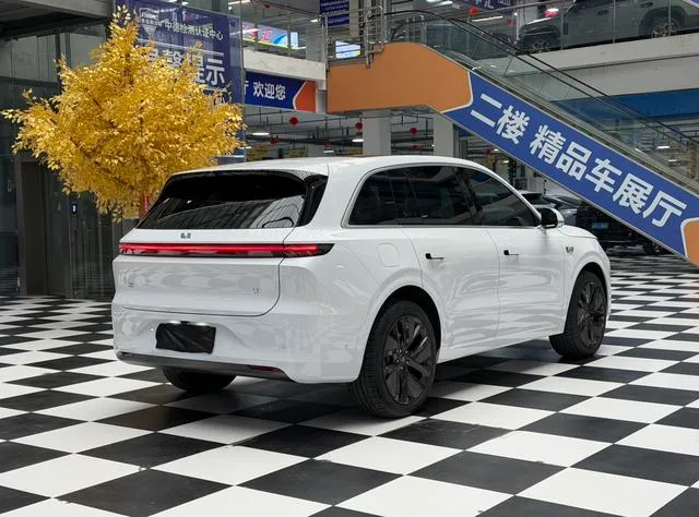 Li Auto L6 2024 Pro Версия интерьер фото 11