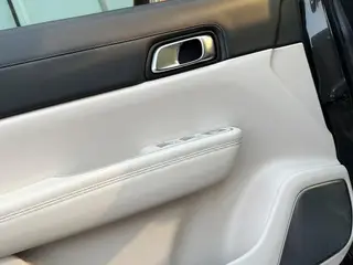Li Auto ONE 2020 Extensión de rango 6 Placa del asiento interior foto 15 Li Auto ONE 2020 Extensión de rango 6 Placa del asiento interior foto 15