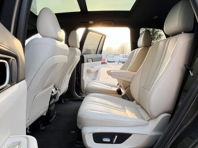 Li Auto ONE 2020 Extensión de rango 6 Placa del asiento interior foto 18 Li Auto ONE 2020 Extensión de rango 6 Placa del asiento interior foto 18