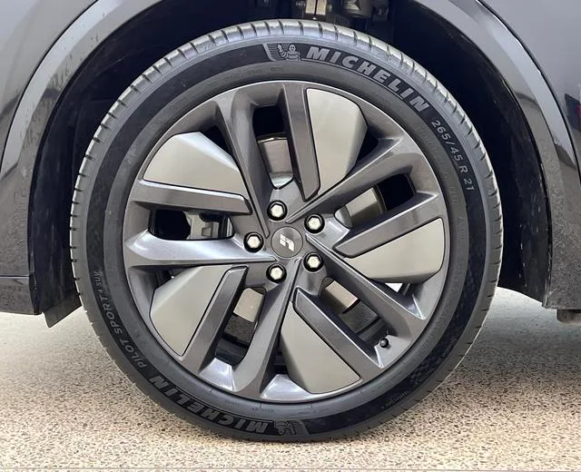 Li Auto L8 2024 Pro Версия интерьер фото 12 Li Auto L8 2024 Pro Версия интерьер фото 12