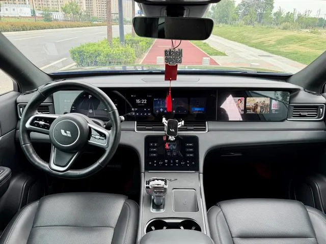 Li Auto ONE 2021 extended range 6 Seat plate interior photo 7 Li Auto ONE 2021 extended range 6 Seat plate interior photo 7