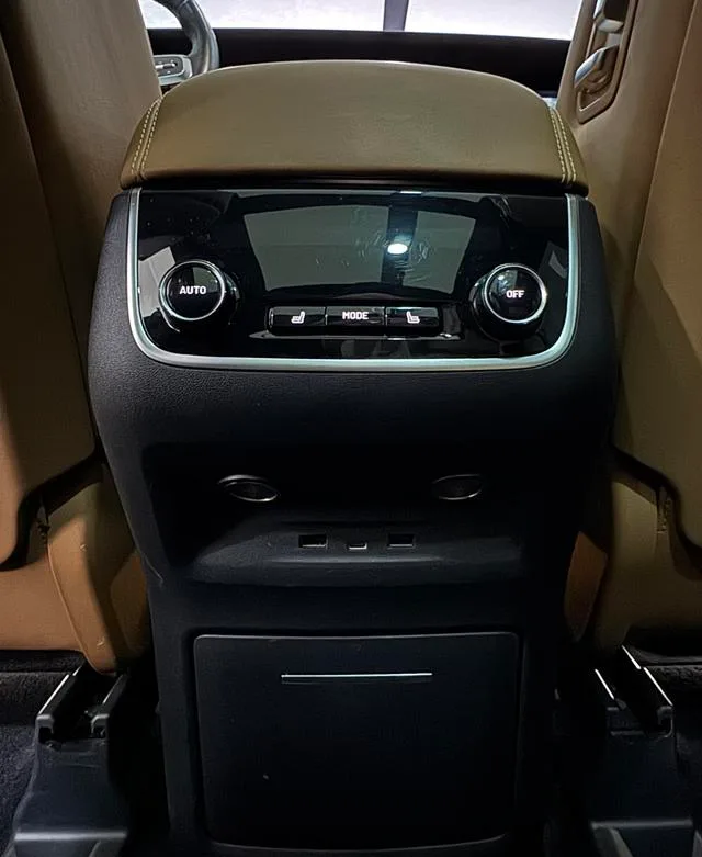 Li Auto ONE 2021 Увеличение диапазона 6 Кресельная плита интерьер фото 9 Li Auto ONE 2021 Увеличение диапазона 6 Кресельная плита интерьер фото 9