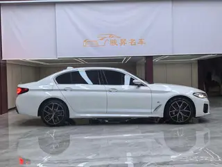 BMW 5 Series 2022 530Li Tipo de lujo M Conjunto deportivo exterior foto 8