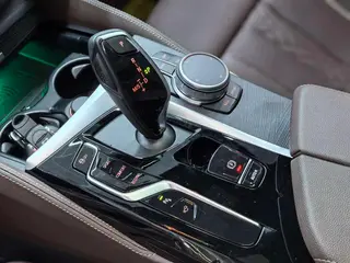 BMW 5 Series 2022 530Li Tipo de lujo M Conjunto deportivo interior foto 16