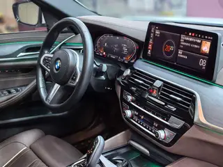 BMW 5 Series 2022 530Li Tipo de lujo M Conjunto deportivo interior foto 20