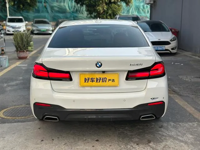 BMW 5 Series 2022 Segundo cambio 530i Edición de moda M Conjunto deportivo exterior foto 4 BMW 5 Series 2022 Segundo cambio 530i Edición de moda M Conjunto deportivo exterior foto 4