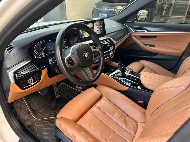 BMW 5 Series 2022 Segundo cambio 530i Edición de moda M Conjunto deportivo interior foto 8 BMW 5 Series 2022 Segundo cambio 530i Edición de moda M Conjunto deportivo interior foto 8