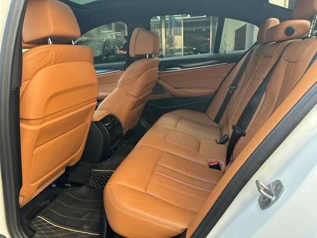 BMW 5 Series 2022 Segundo cambio 530i Edición de moda M Conjunto deportivo interior foto 9 BMW 5 Series 2022 Segundo cambio 530i Edición de moda M Conjunto deportivo interior foto 9