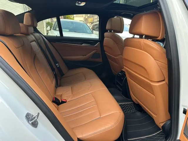 BMW 5 Series 2022 Segundo cambio 530i Edición de moda M Conjunto deportivo interior foto 11 BMW 5 Series 2022 Segundo cambio 530i Edición de moda M Conjunto deportivo interior foto 11