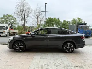 Volkswagen Sagitar 2023 300TSI DSG Versión más allá exterior foto 4