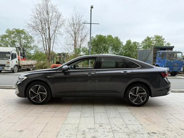 Volkswagen Sagitar 2023 300TSI DSG Versión más allá exterior foto 4