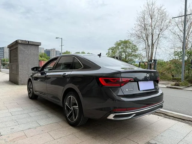 Volkswagen Sagitar 2023 300TSI DSG Versión más allá exterior foto 6