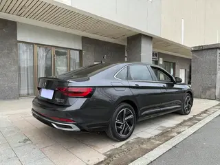 Volkswagen Sagitar 2023 300TSI DSG Versión más allá interior foto 8