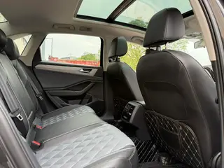 Volkswagen Sagitar 2023 300TSI DSG Versión más allá interior foto 11