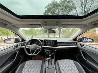 Volkswagen Sagitar 2023 300TSI DSG Versión más allá interior foto 13