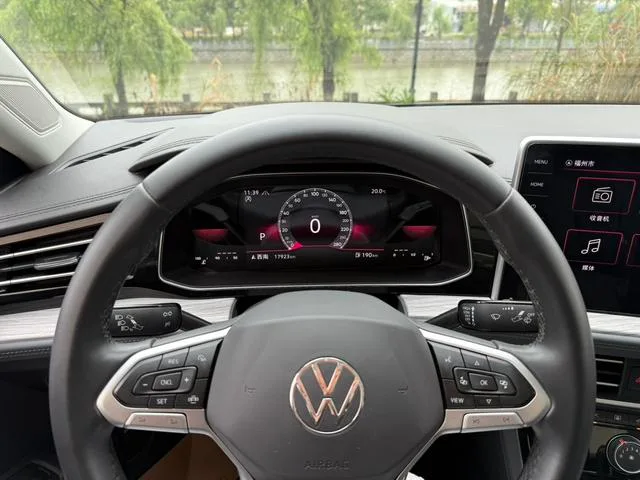 Volkswagen Sagitar 2023 300TSI DSG Versión más allá interior foto 14