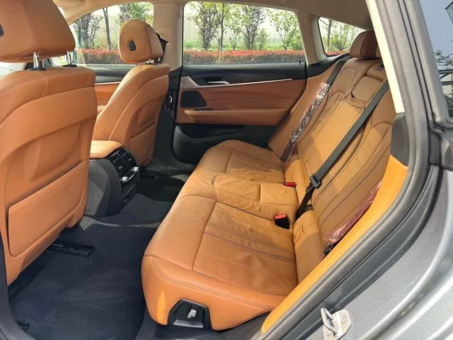 BMW 6 Series GT 2021 630i Luxury Design Set interior photo 9