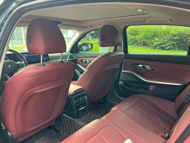 BMW 3 Series 2025 325Li M Sports suit interior photo 7 BMW 3 Series 2025 325Li M Sports suit interior photo 7