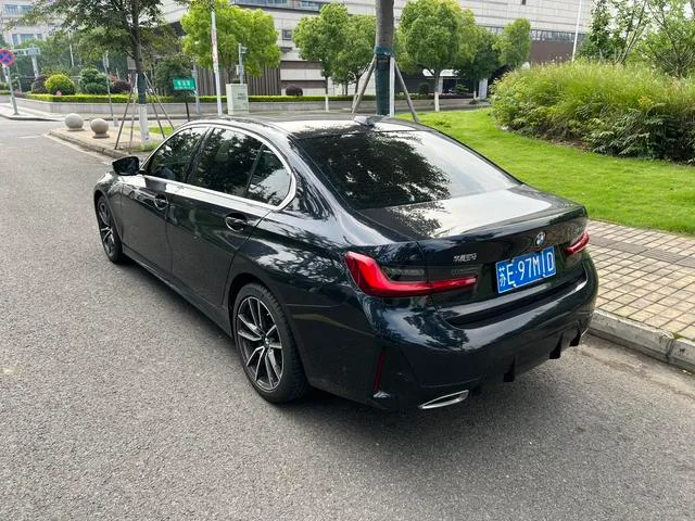 BMW 3 Series 2025 325Li M Sports suit interior photo 8 BMW 3 Series 2025 325Li M Sports suit interior photo 8