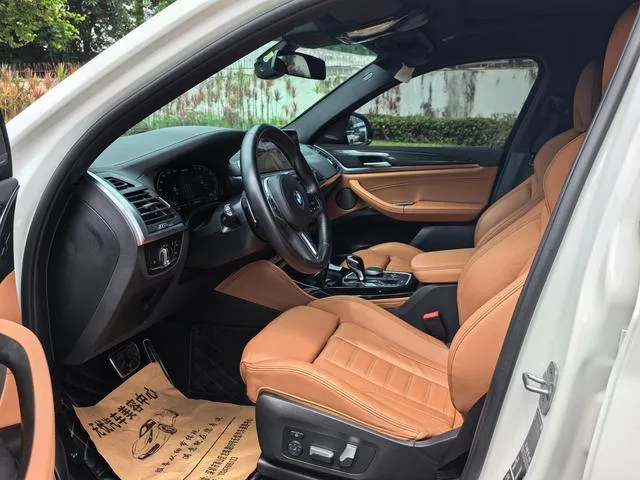 BMW X4 2022 M40i interior foto 10