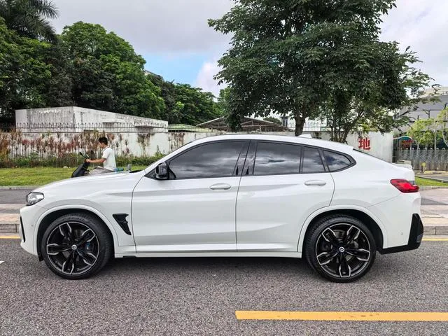 BMW X4 2022 M40i interior foto 12