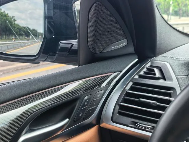 BMW X4 2022 M40i interior foto 15
