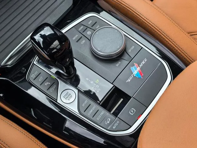 BMW X4 2022 M40i interior foto 16