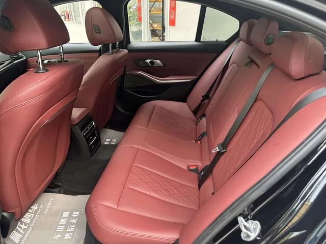 BMW 3 Series 2023 325i M Sports Night Suit interior photo 13 BMW 3 Series 2023 325i M Sports Night Suit interior photo 13