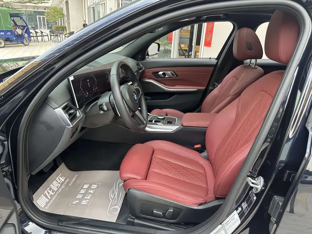 BMW 3 Series 2023 325i M Sports Night Suit interior photo 15 BMW 3 Series 2023 325i M Sports Night Suit interior photo 15